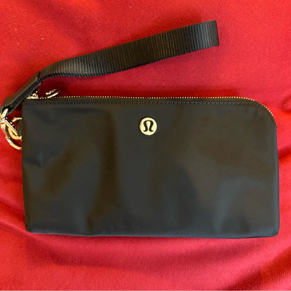 Lululemon Curved Wristlet